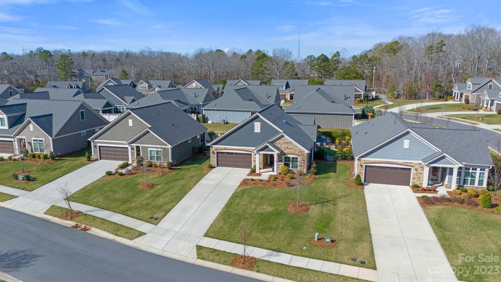The Courtyards At Wesley Chapel - Residential