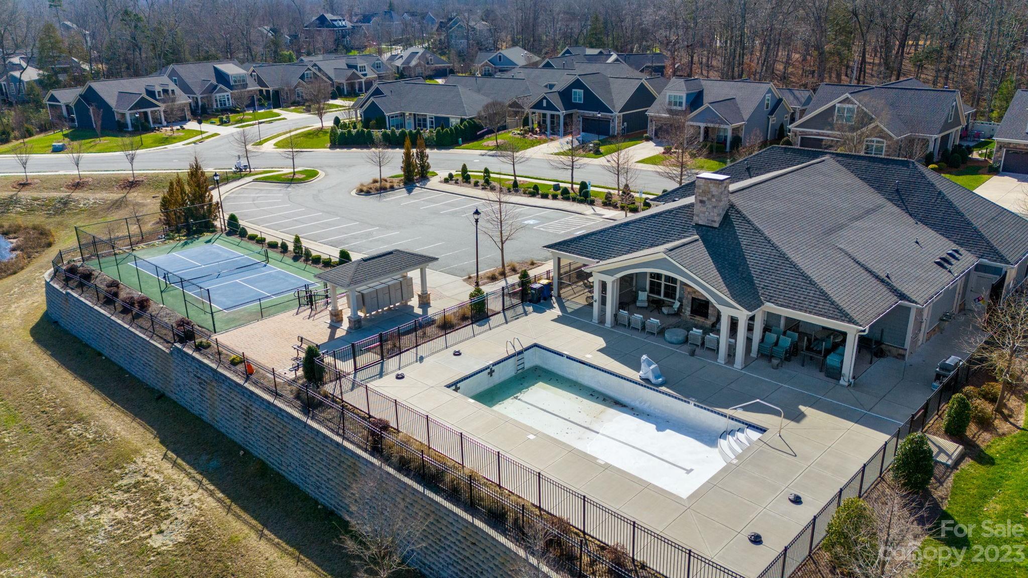 The Courtyards At Wesley Chapel - Residential