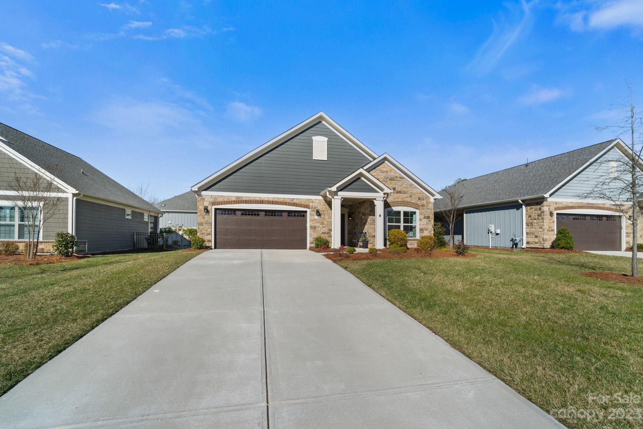 The Courtyards At Wesley Chapel - Residential