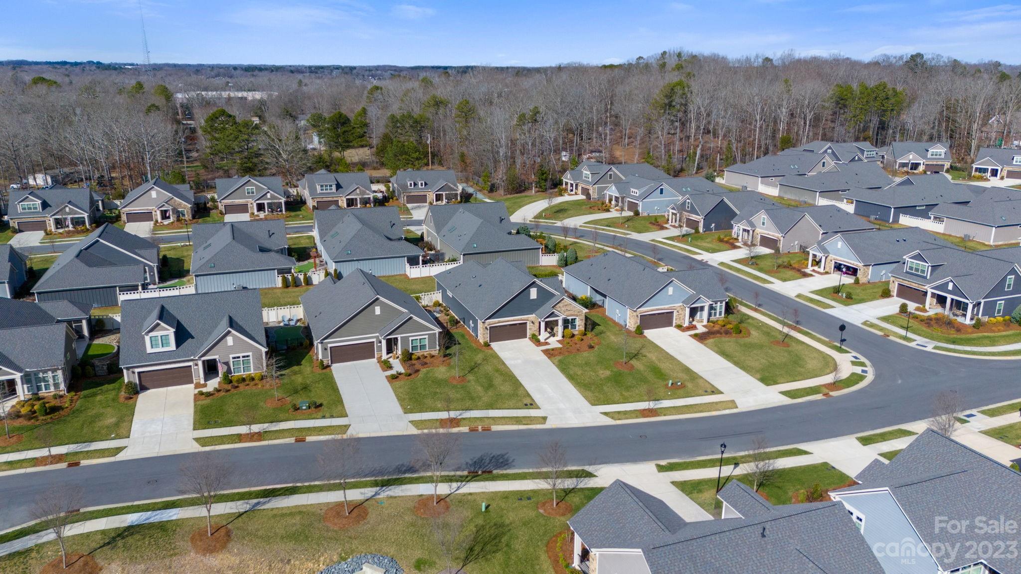The Courtyards At Wesley Chapel - Residential