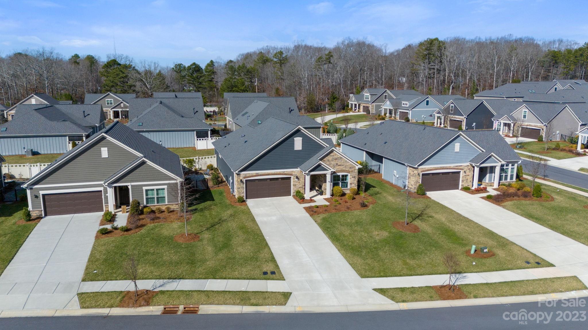 The Courtyards At Wesley Chapel - Residential