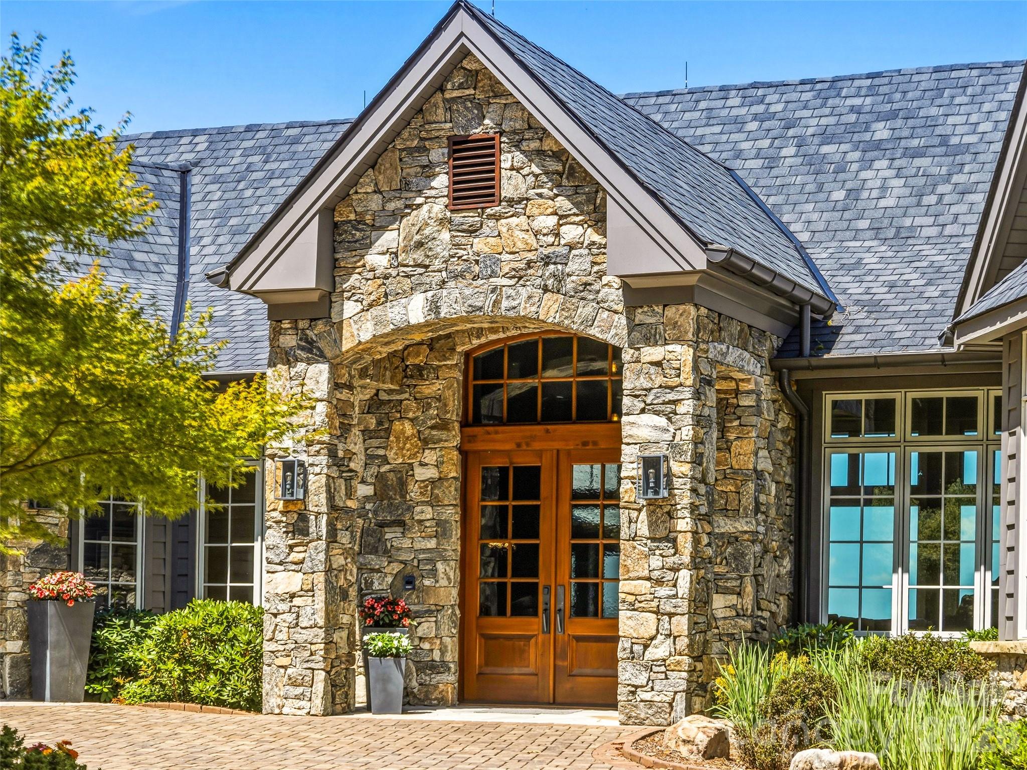 504 Hagen Drive