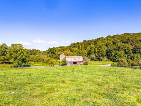 40 Ratcliff Cove Road Waynesville NC 28786