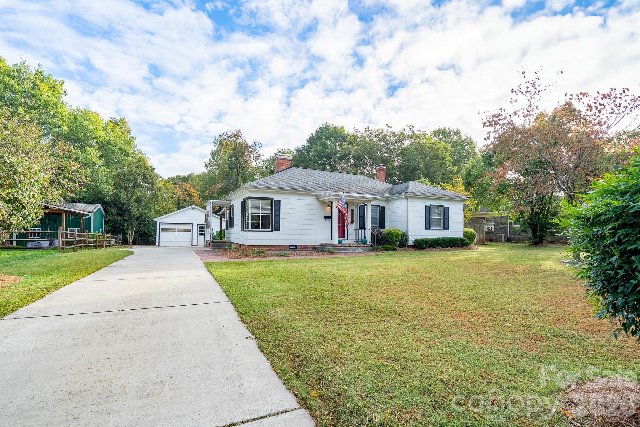 745 Carolyn Drive SE