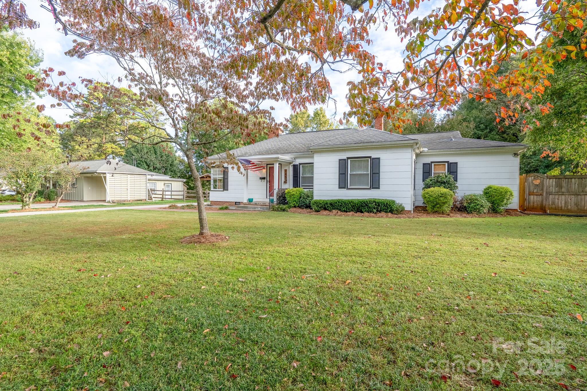 745 Carolyn Drive SE