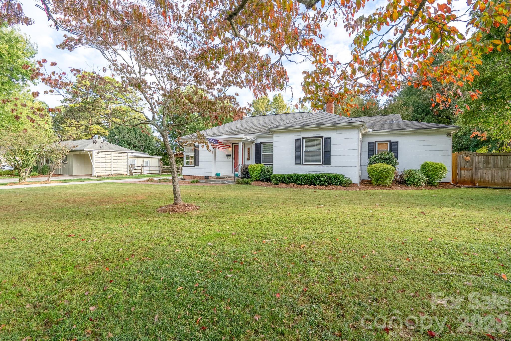 745 Carolyn Drive SE