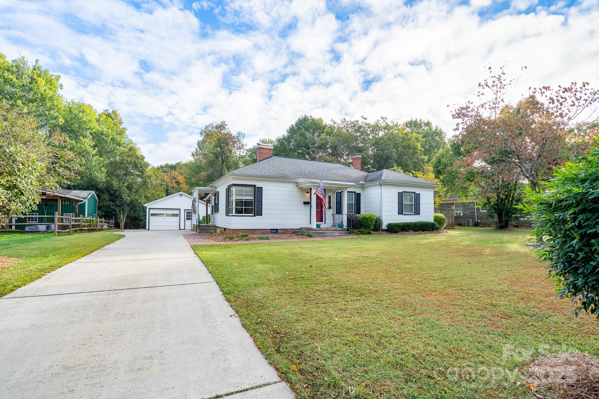 745 Carolyn Drive SE