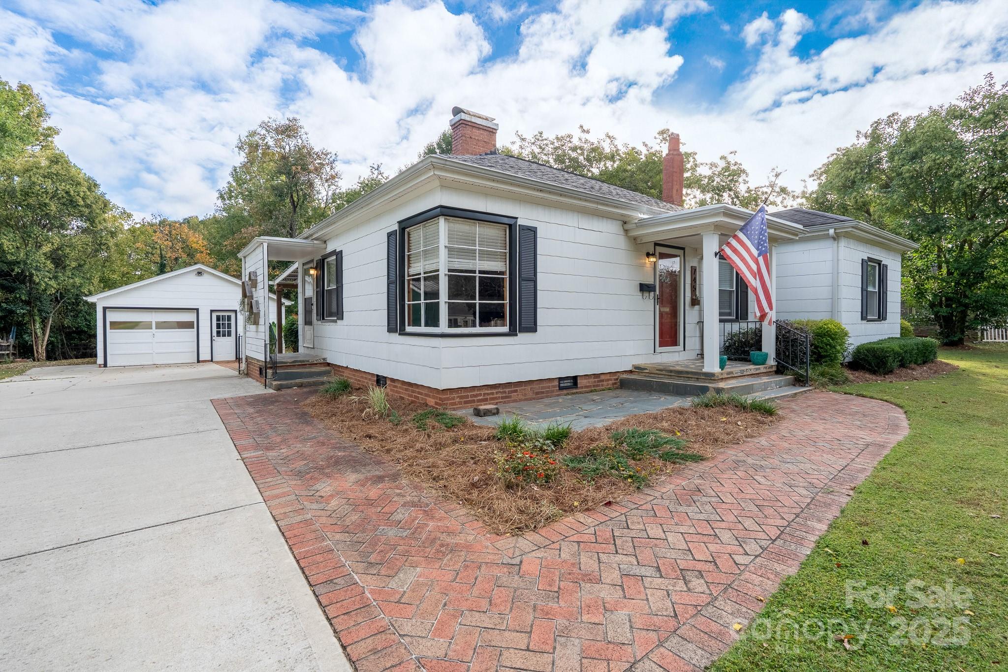 745 Carolyn Drive SE