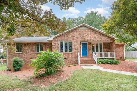 Photo of 204 Belwood Drive, Belmont, NC 28012 (MLS # 4308741)