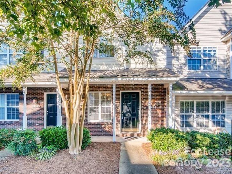 Location!!!Beautiful 2 bedroom, 2.5  bath townhome available for rent in the highly sought after Ballantyne area. 
One New fan installed. Whole house is freshly painted along with all the doors and cabinets. House is deep cleaned and ready to move in.
Fenced yard with storage unit in the backyard. 

Washer/dryer included. pets conditional, Non smoking.