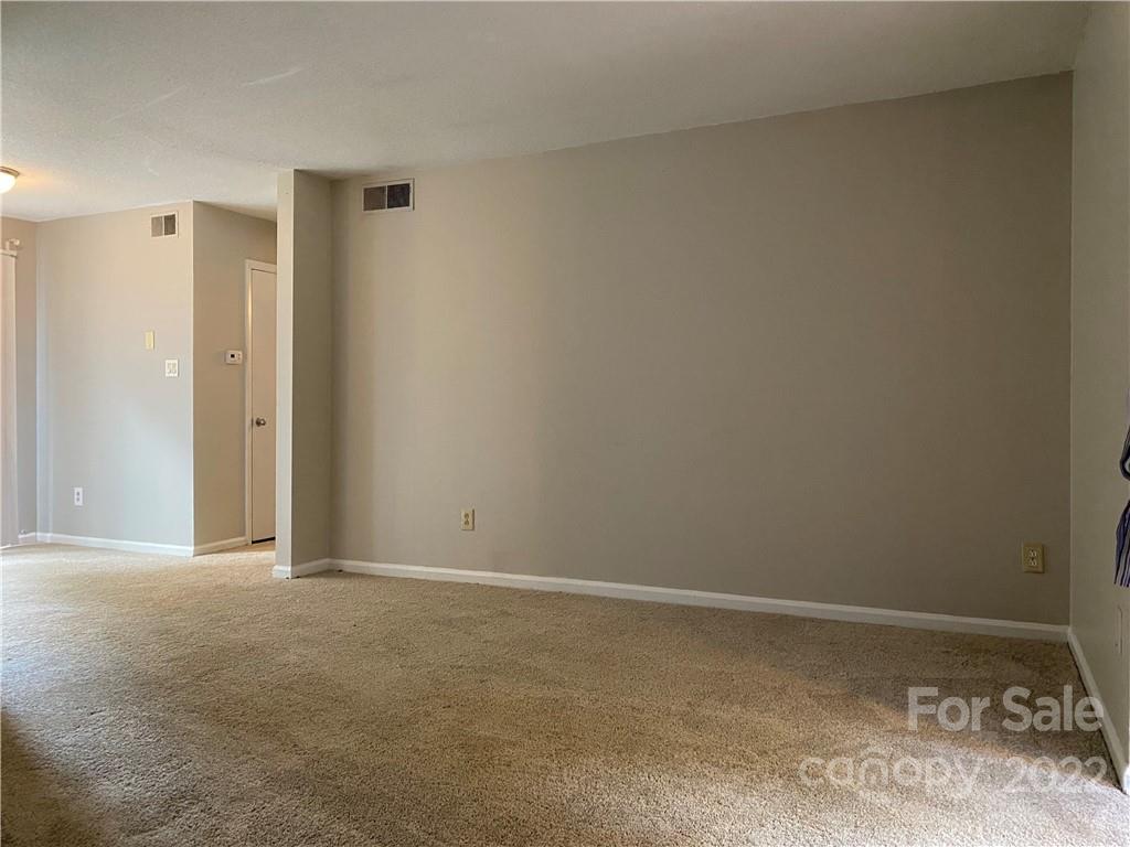 2014 Countrymens Court 58