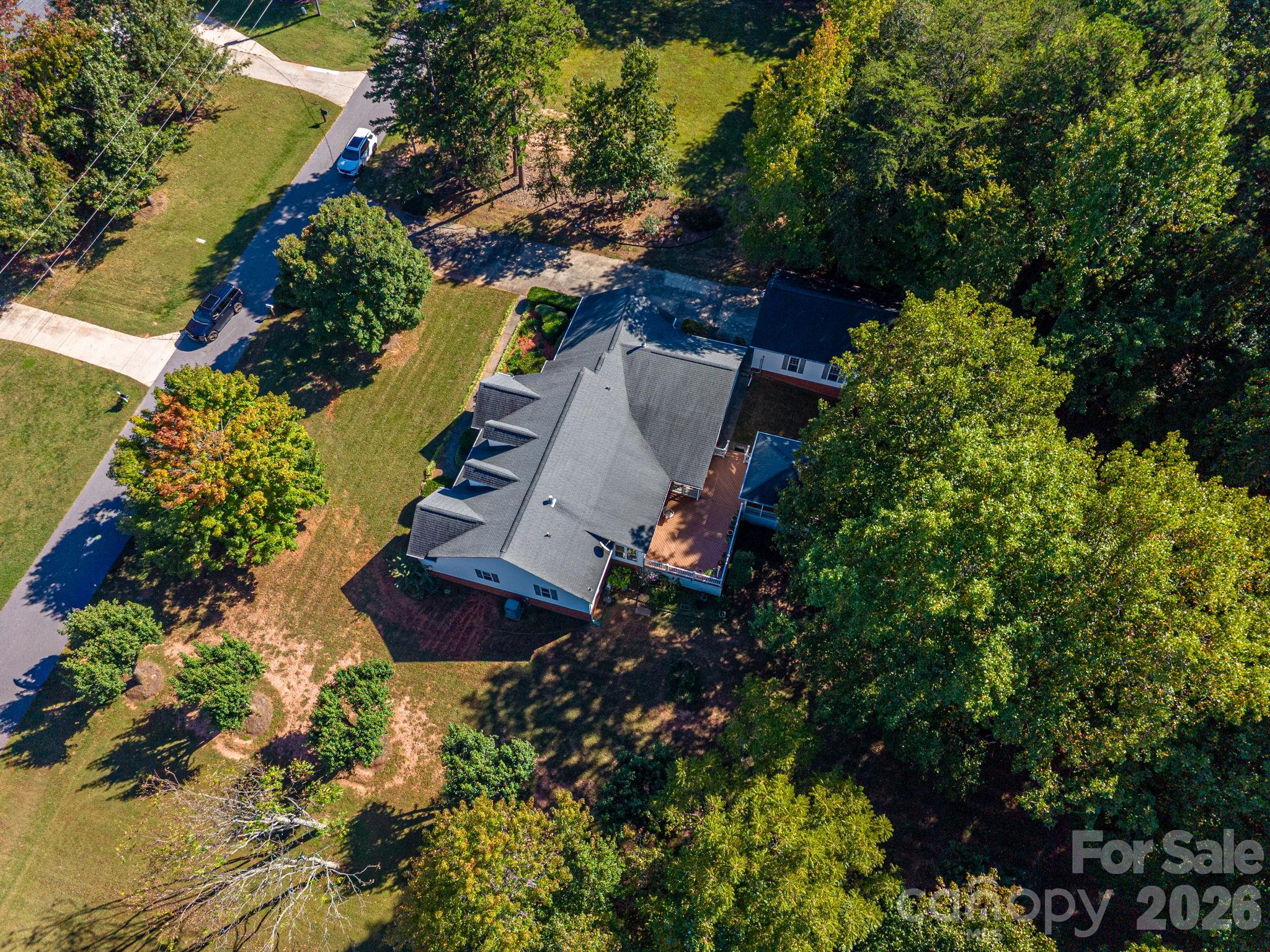 2545 Les Lane