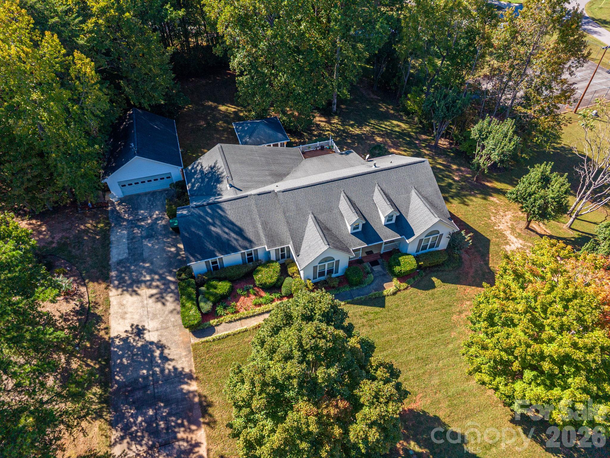 2545 Les Lane