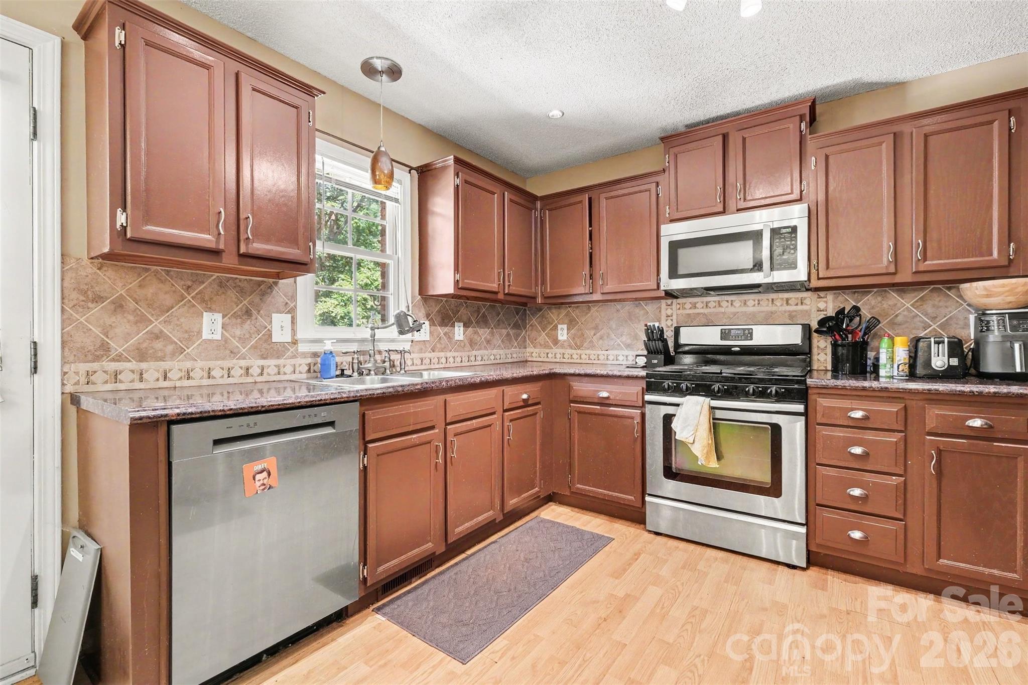 983 Farmington Court