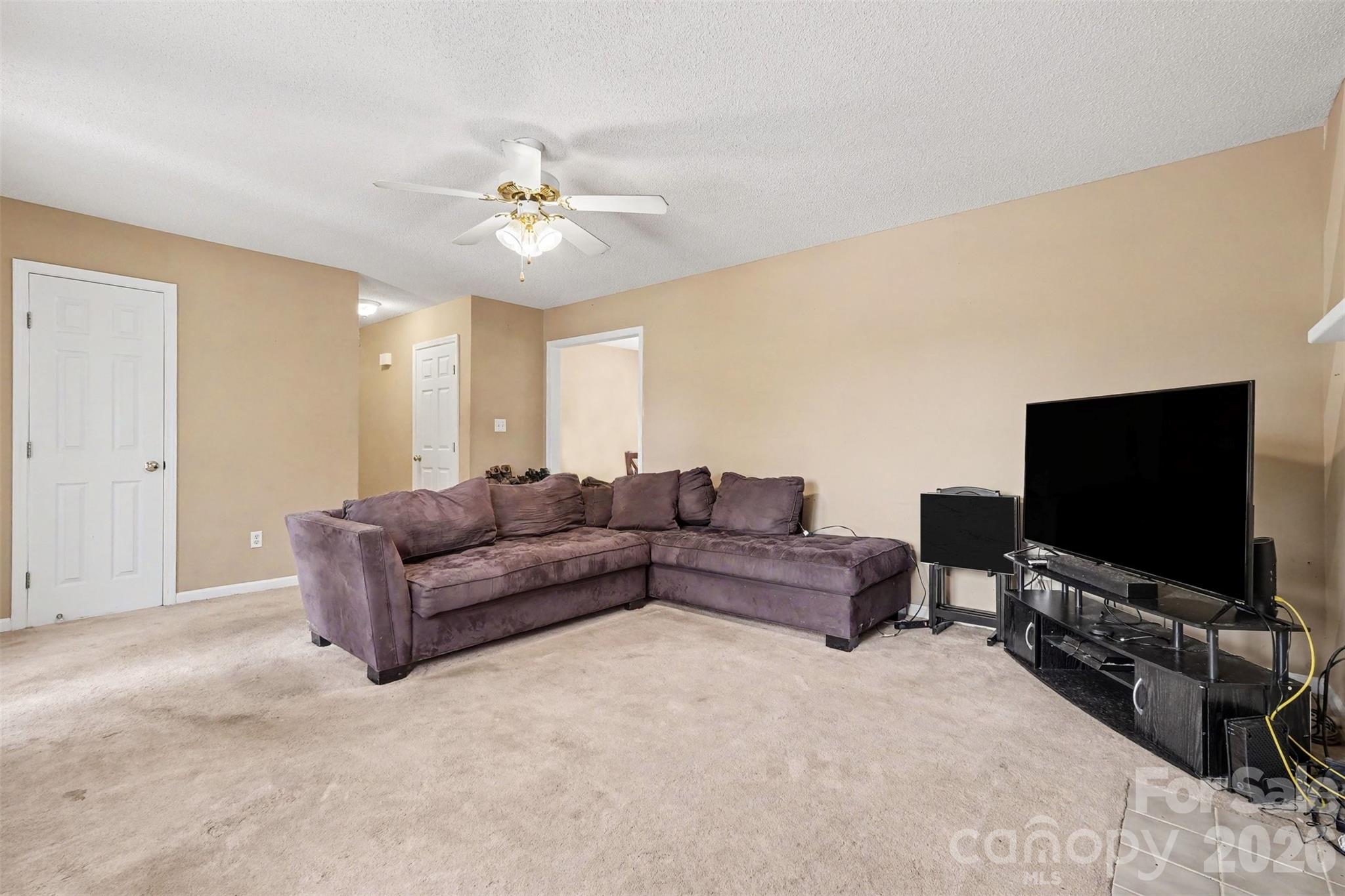 983 Farmington Court