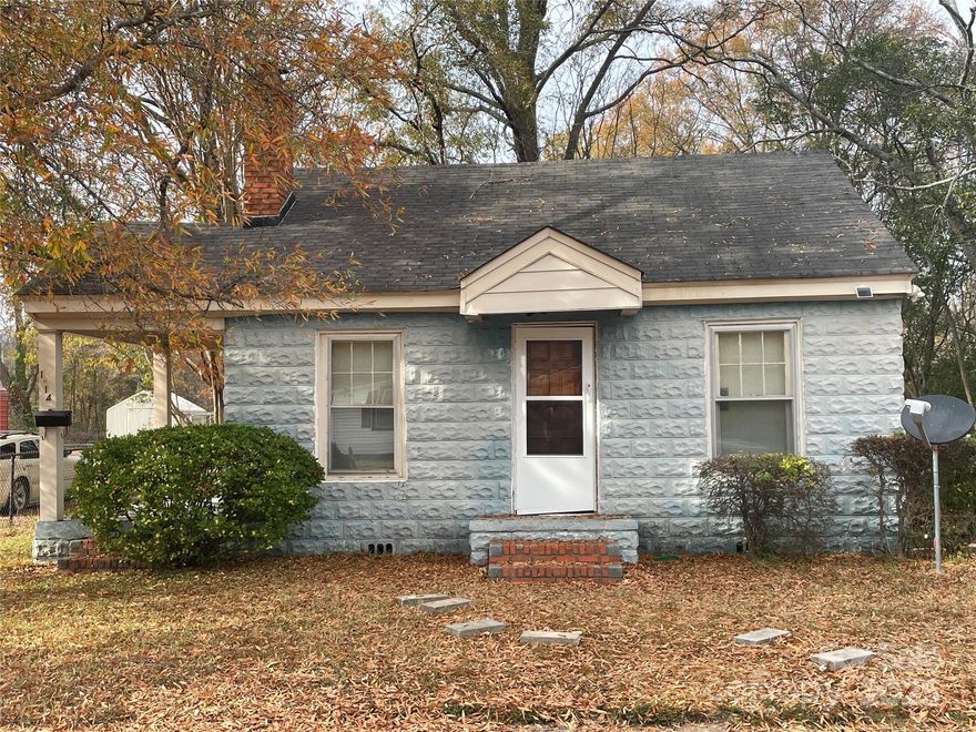 2 Bedroom 1 Bath Home in need of Cosmetic updates.  a great investment opportunity in a great Rock Hill location. A great choice for investors looking to expand their portfolio or 1st time homebuyer in an established neighborhood, close to local amenities. Home Sold As-Is