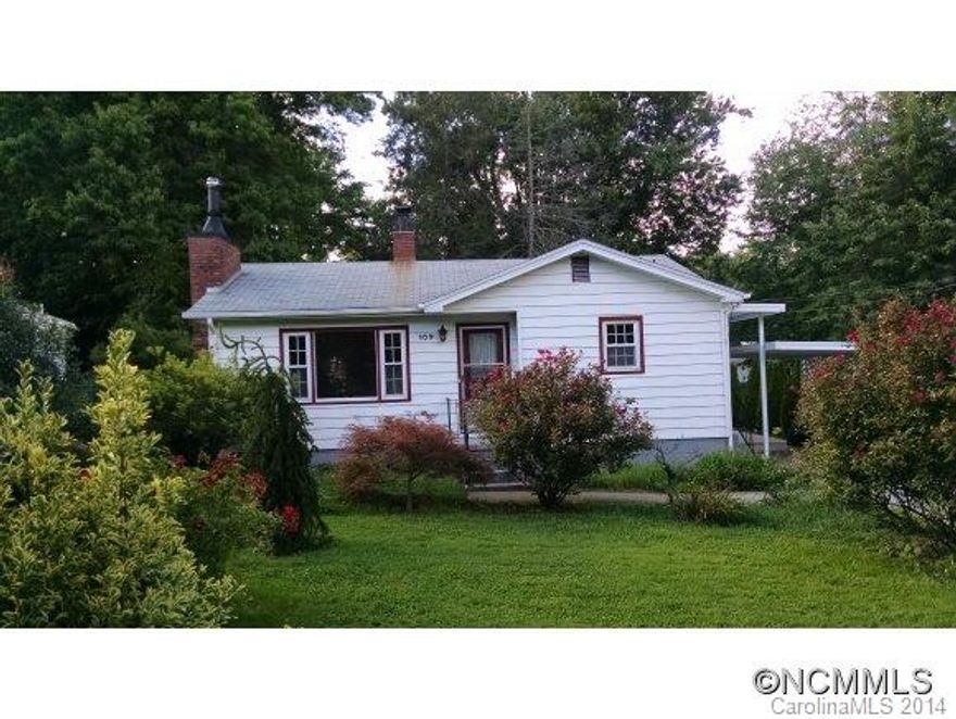 Charming house near downtown Black Mountain.  Perfect for the new family, single or retired sizing down.  Wonderful flat lot with an abundance of landscaping and unique garden beds alraeay in place waiting to be nurtured.