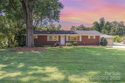 Photo of 2011 Mountain Creek Road, Albemarle, NC 28001 (MLS # 4298423)