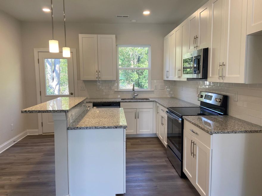 **** HUGE REDUCTION & SELLER IS OFFERING TO PAY CONCESSIONS  FOR A 2-1  BUYDOWN ****
MOVE IN READY !!  BRAND NEW  3 bedroom 2 bath home minutes to Old Town and Parks in downtown Rock Hill. 
This new gem of a home and it is waiting for you ! Quaint covered front porch welcomes you . Large open floorplan with tons of windows that flood natural light - Sassy kitchen with white cabinets ,stainless appliances and bright granite counterops .Kitchen island is great for entertaining. Main suite has a large bathroom and walk in closet . Split floorplan with 2 other bedrooms and a second full bath . Grab your chance to be in town brnad new construction  at a great price . WELCOME HOME TO 1538 CRAWFORD ROAD .