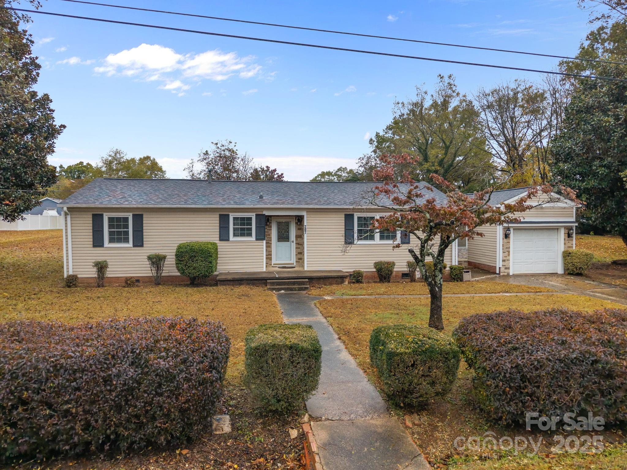 207 Highland Avenue SW