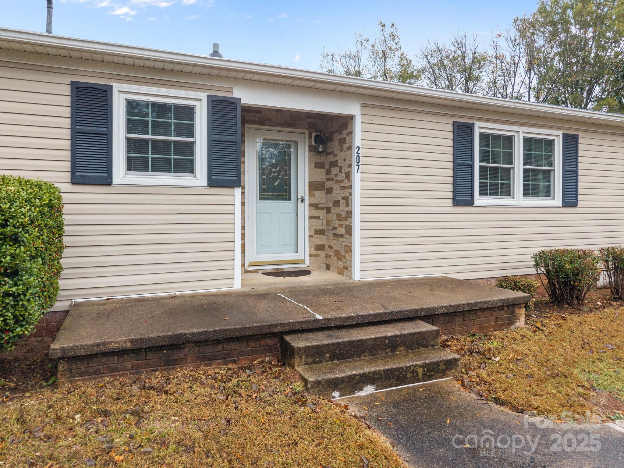 207 Highland Avenue SW