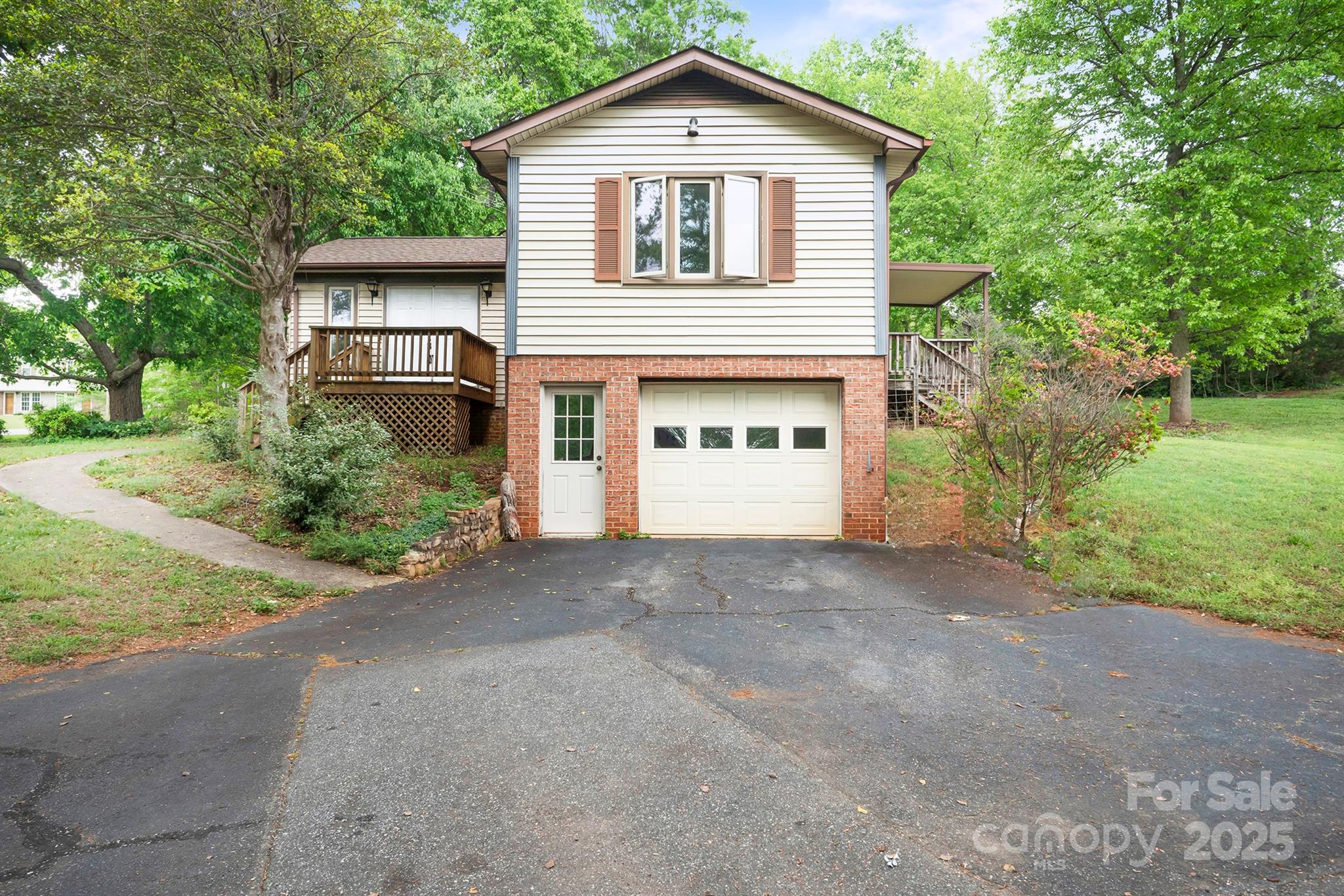 1205 Southwood Drive