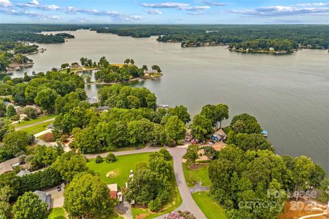 Photo of 9598 Riviera Drive, Sherrills Ford, NC 28673 (MLS # 4295869)