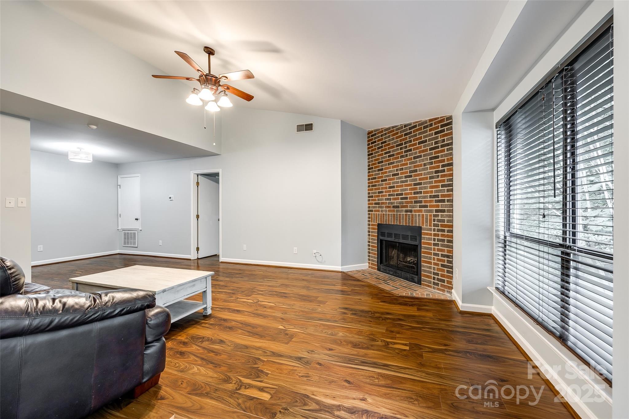 1606 Sharon Road W 40