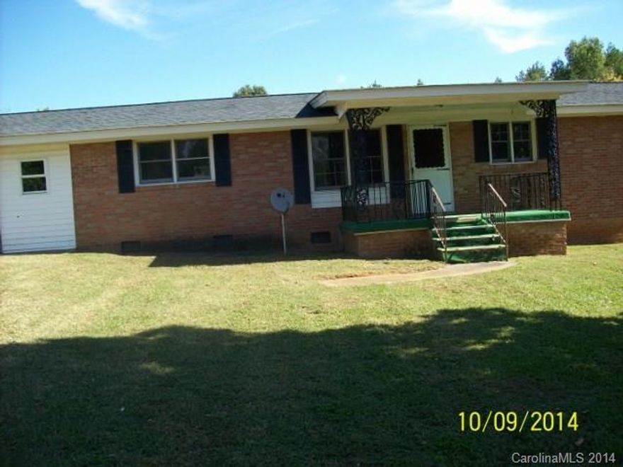 Cute Brick Ranch on a large spacious lot! enjoy Quiet country living!