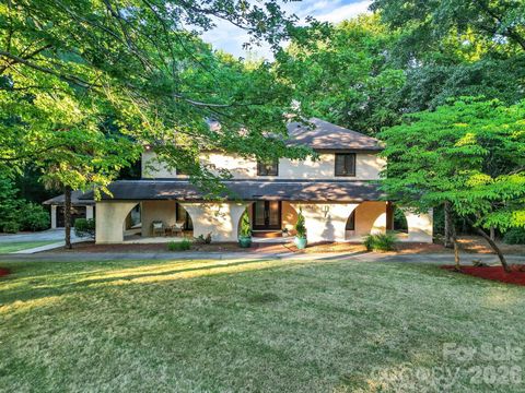 Photo of 6512 Carmel Hills Drive, Charlotte, NC 28226 (MLS # 4381922)