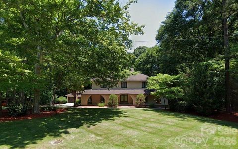 Photo of 6512 Carmel Hills Drive, Charlotte, NC 28226 (MLS # 4381922)