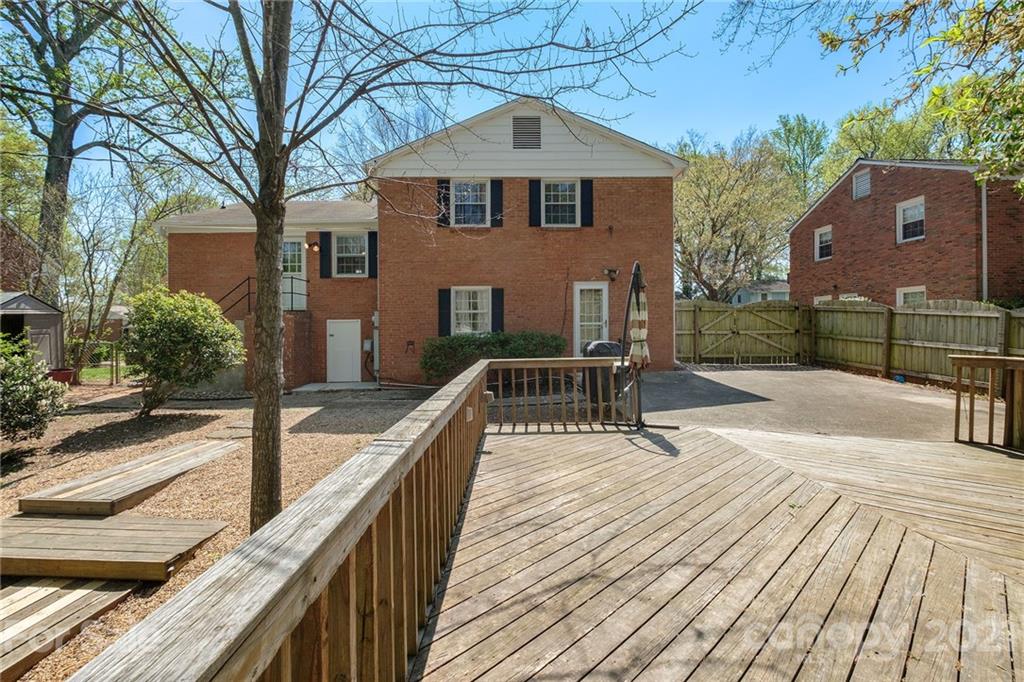 Royal Manor - Residential