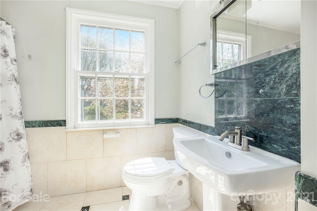 Royal Manor - Residential