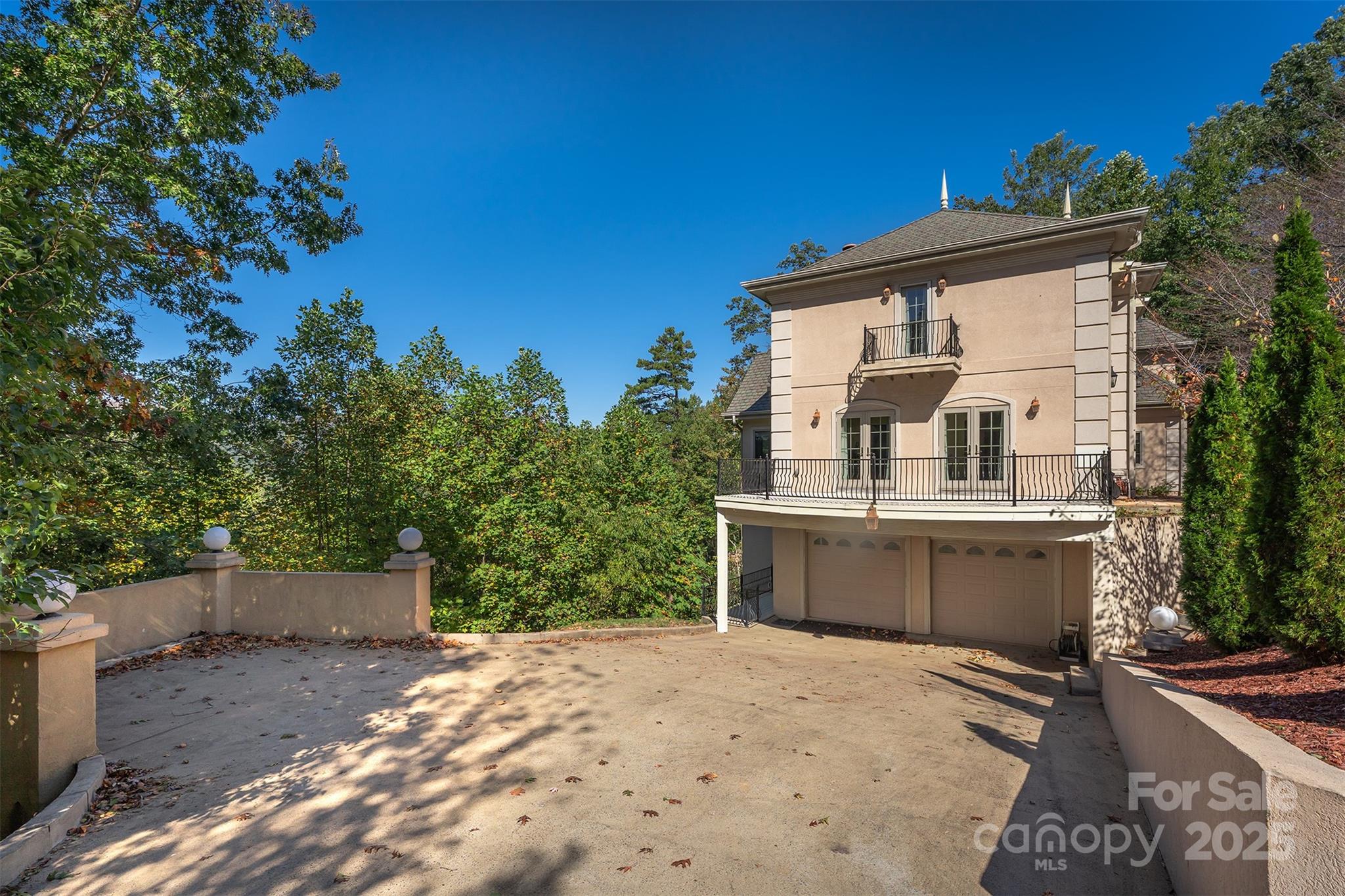 Rumbling Bald on Lake Lure - Residential