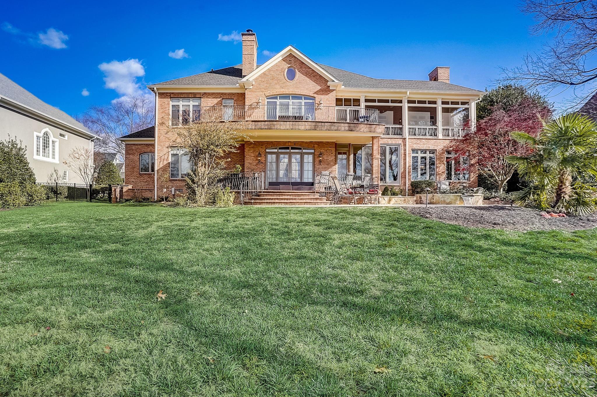 The Peninsula - Residential