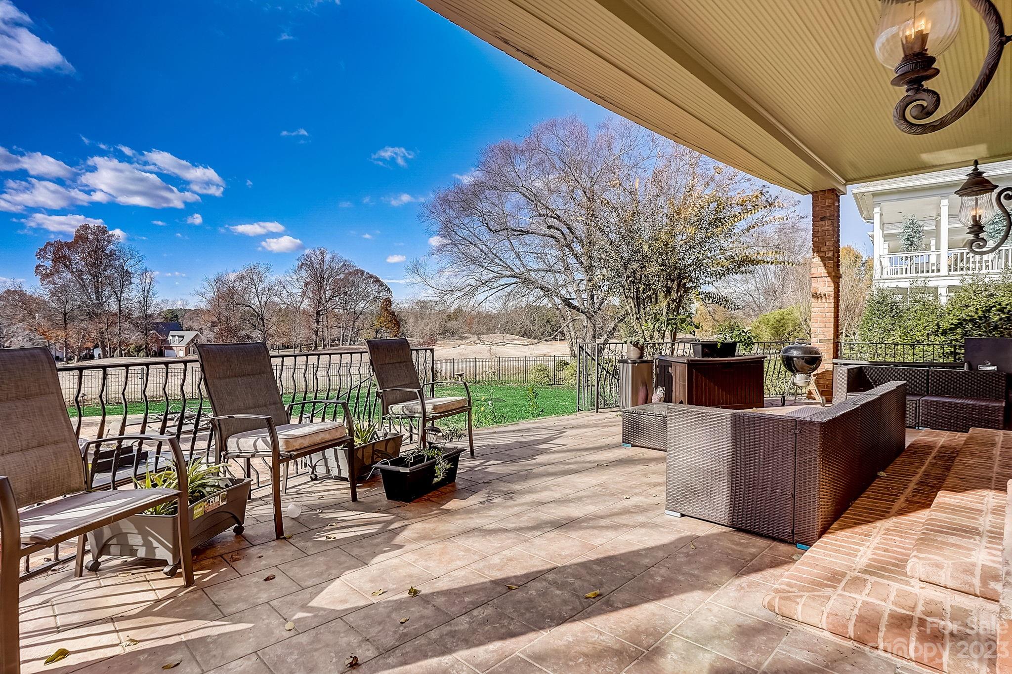 The Peninsula - Residential