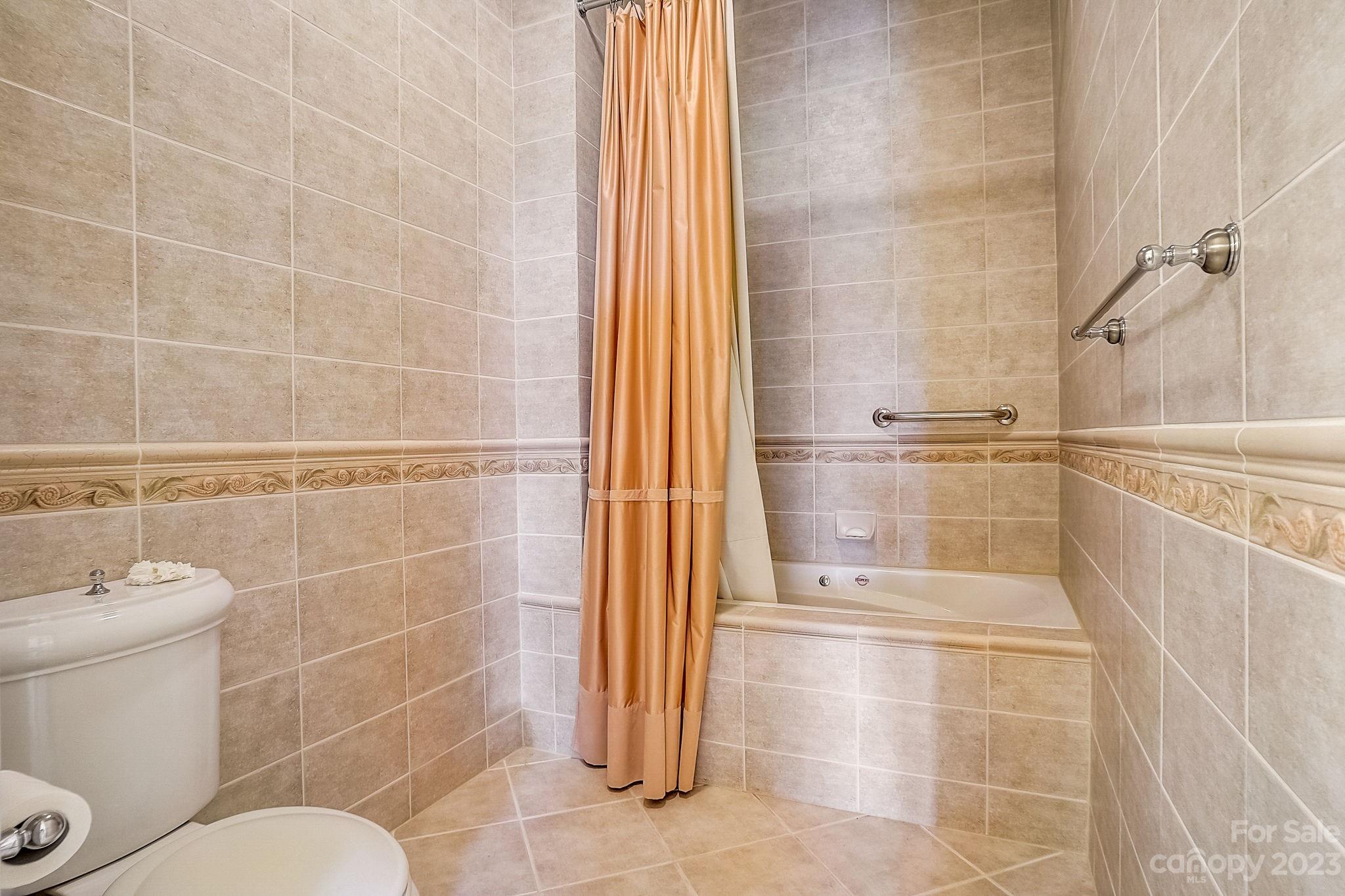 The Peninsula - Residential