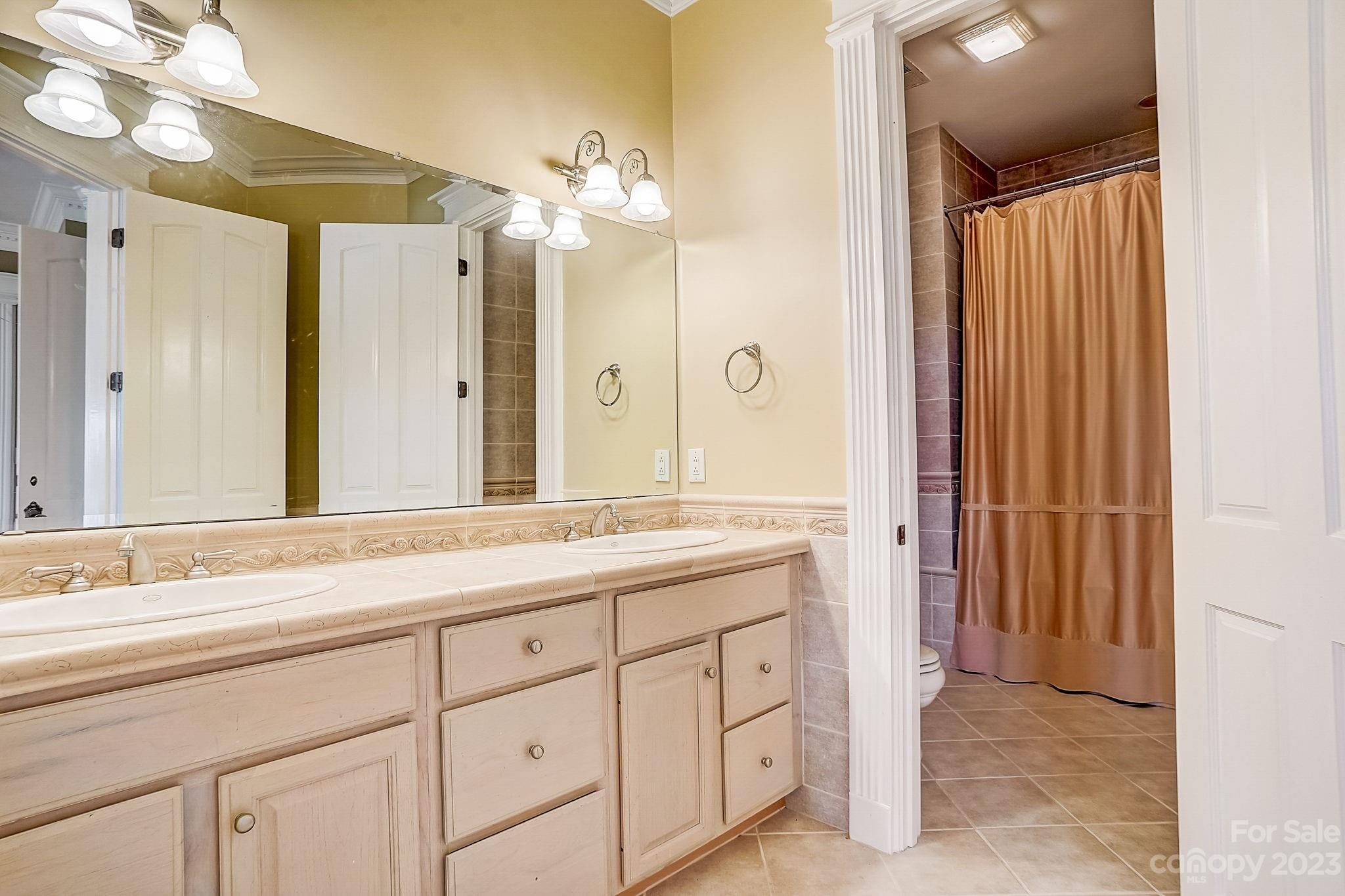 The Peninsula - Residential