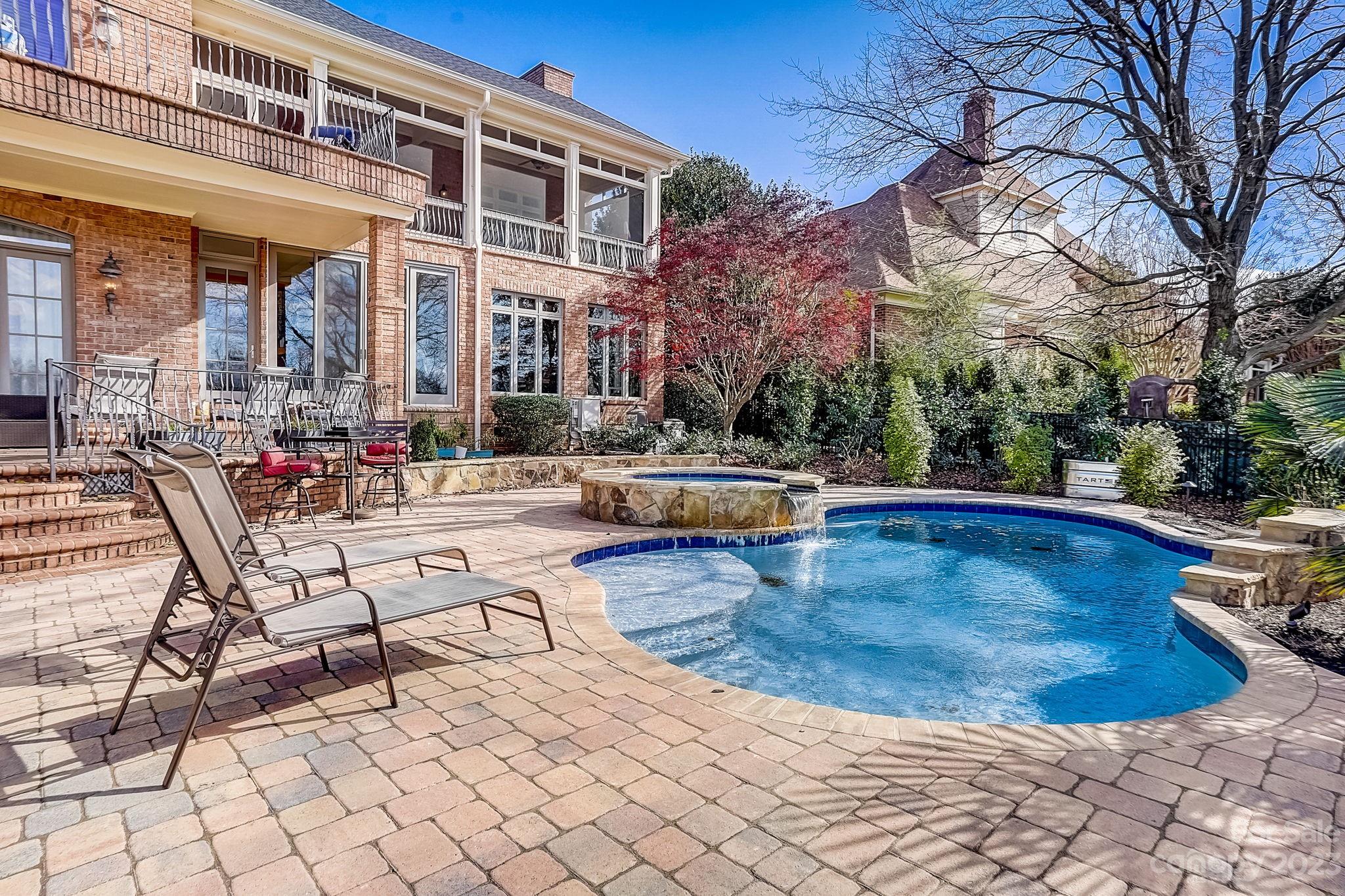 The Peninsula - Residential