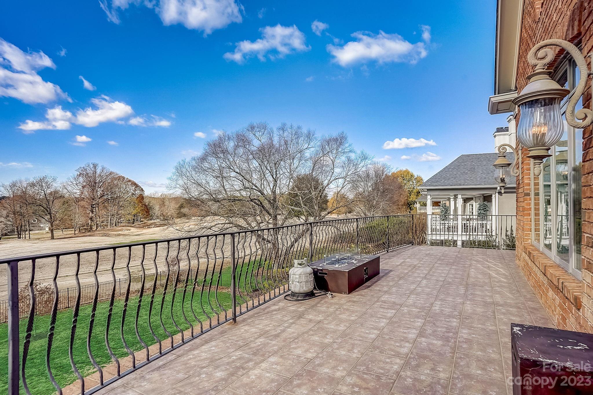 The Peninsula - Residential