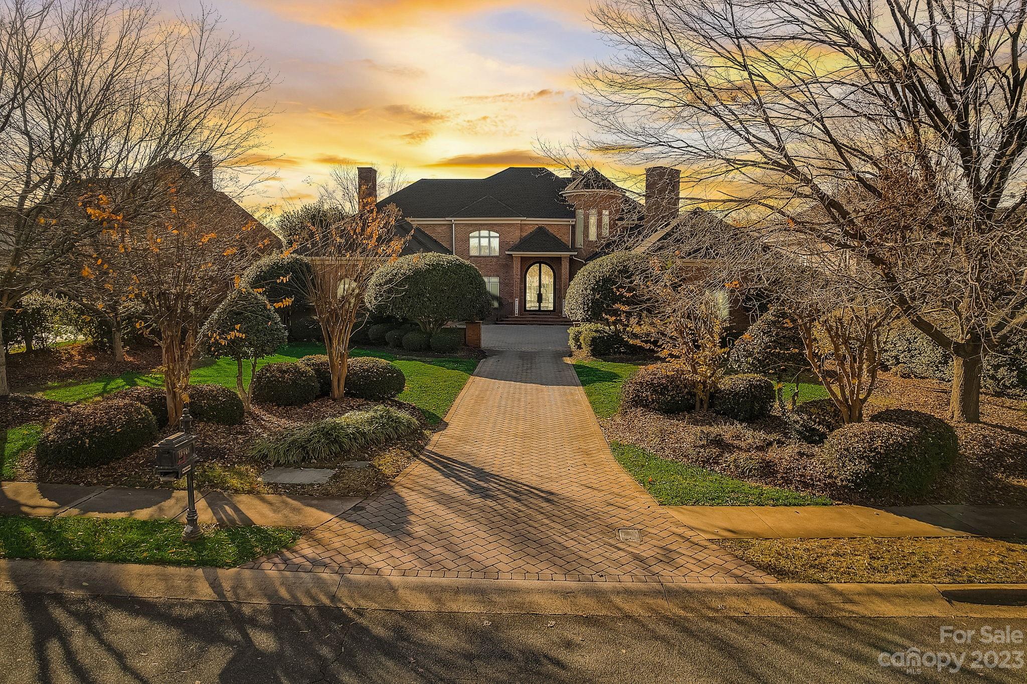 The Peninsula - Residential