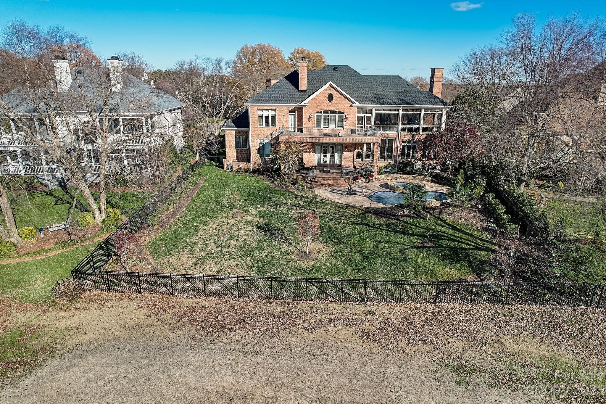 The Peninsula - Residential