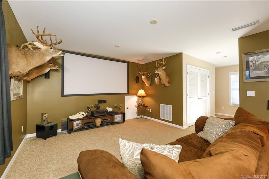 Newport Lakes - Residential