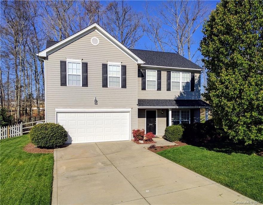 Lovely, well-maintained 2-story home in awesome Clover School District offers LR or DR, Family Room, gas fireplace, breakfast area, big pantry, garage down and big Master Suite, 2 guest BRs, Laundry Room & spacious loft up.  Home is conveniently located to LW, RH, York & Gastonia and Charlotte for NC commuters.