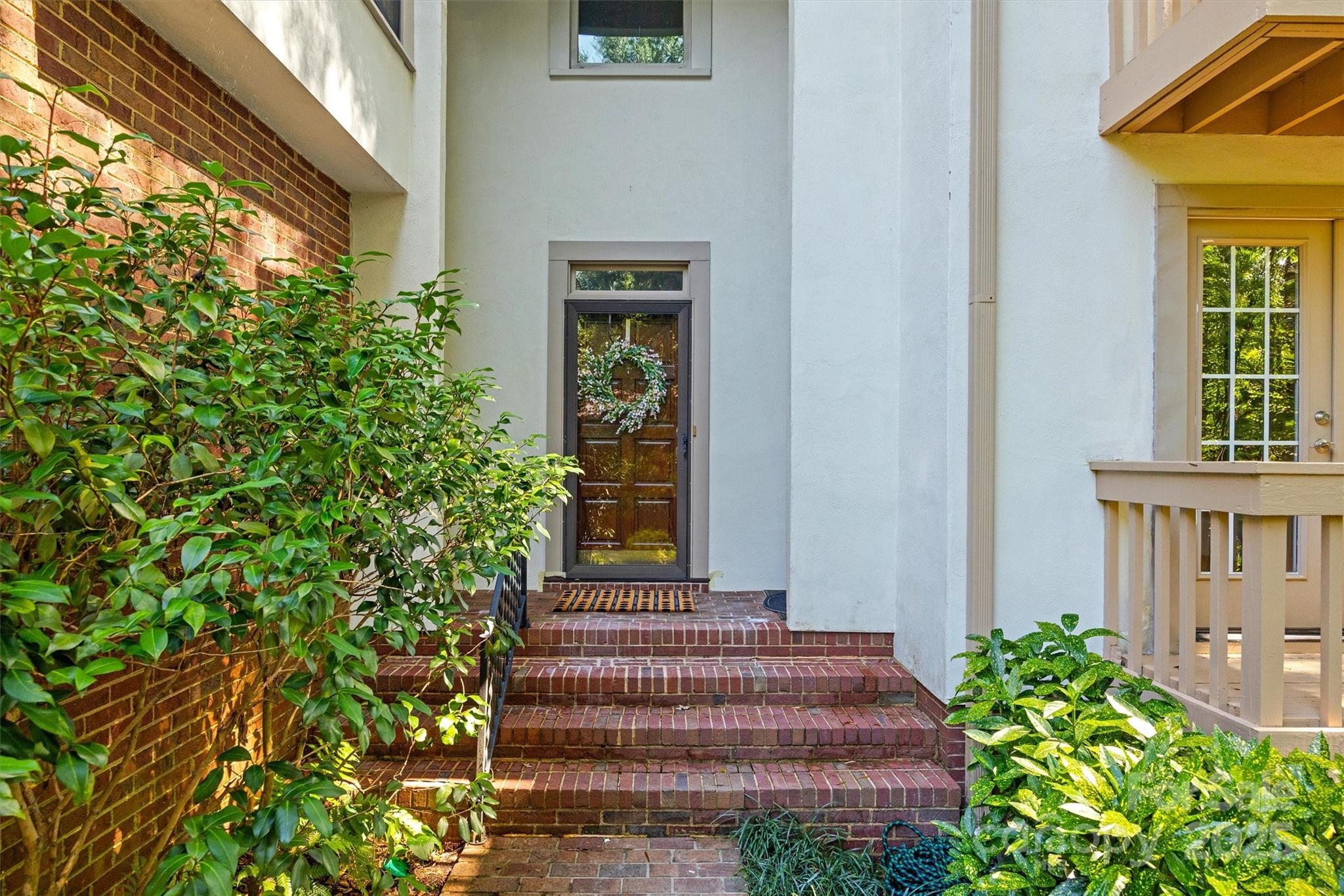 5206 Dunrobin Lane