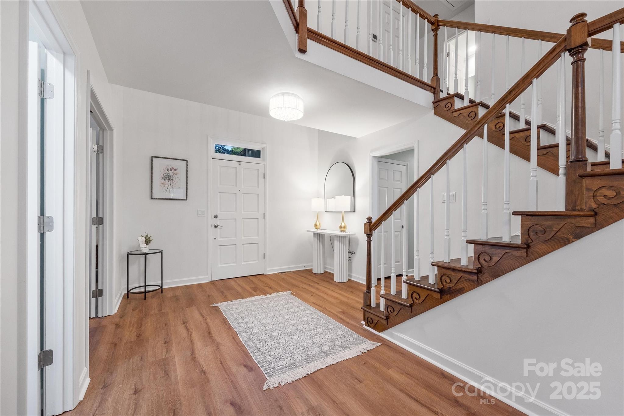 5206 Dunrobin Lane