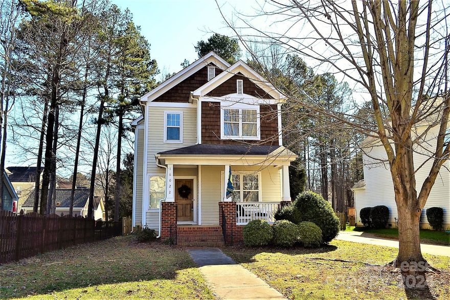 Adorable 3 Bedroom, 2.5 Baths in desirable Birkdale.  Easy Access to Birkdale Village and I77.  Fenced Yard