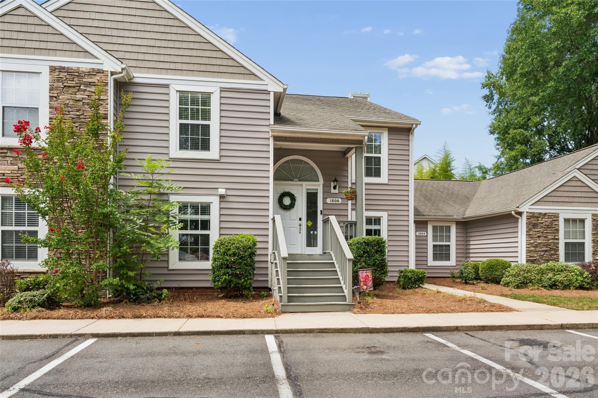1806 Fairlawn Court