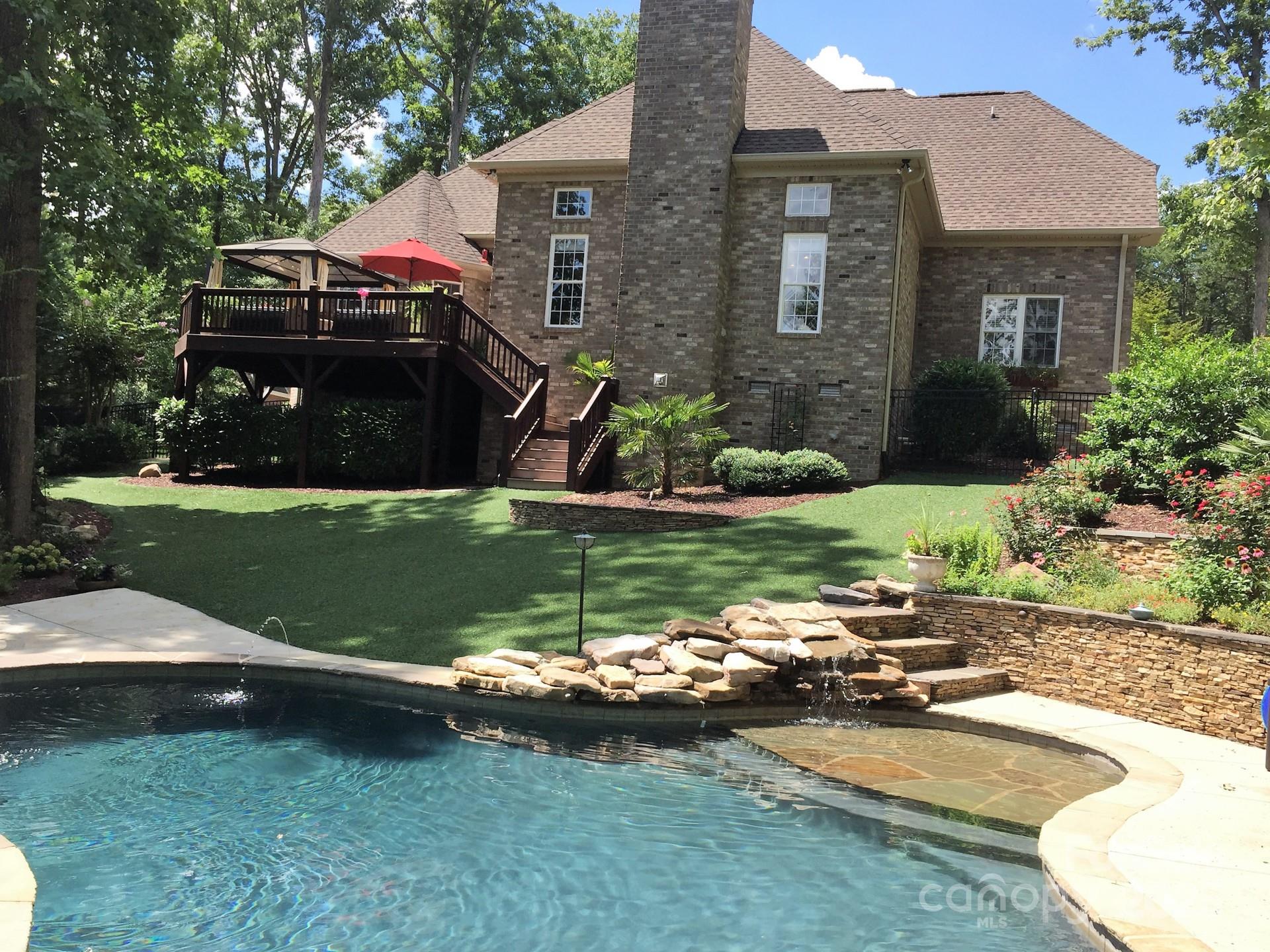 Treetops At Cowans Ford - Residential