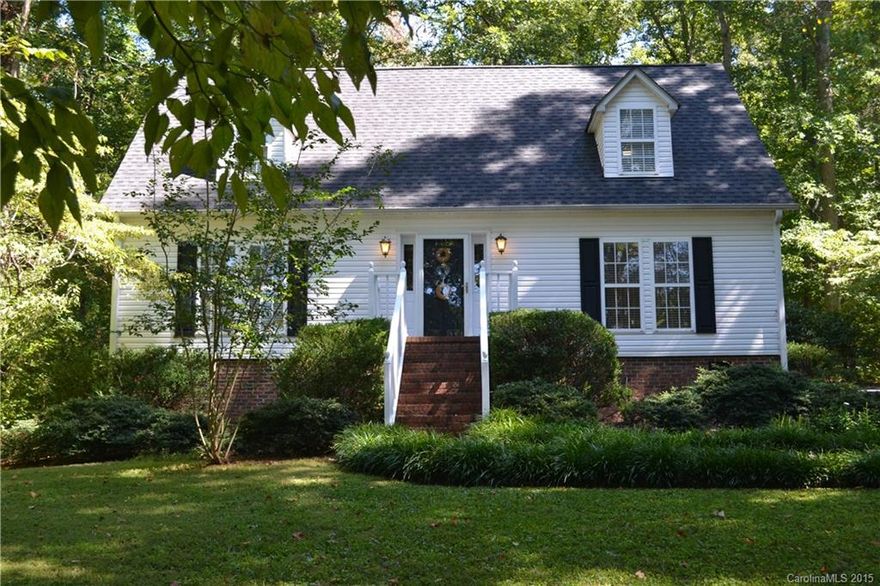 What a dollhouse on a huge almost one acre lot!  Tons of curb appeal with well groomed privacy trees from the driveway!  Cozy living room and lovely kitchen w/ work island and bar, beautiful hardwoods, and subway tile backsplash!  Spacious bedrooms with master on the main!  Endless closet space and storage!  Cute back yard with patio and swing.  Easy access to Historic York.  This is a modular home.
